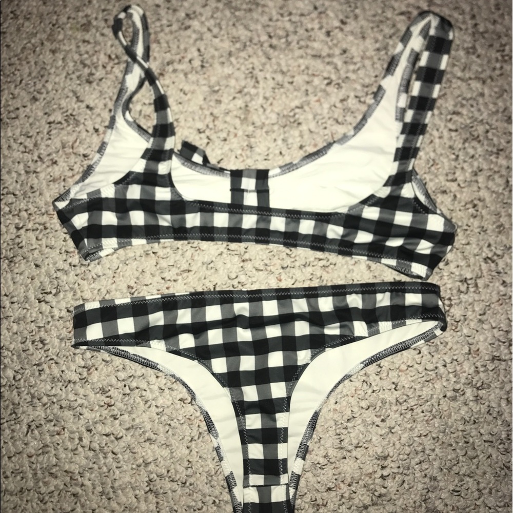 Solid And Stripped Bikini - image 3